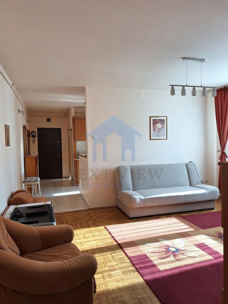 Apartament 3 camere, Horea